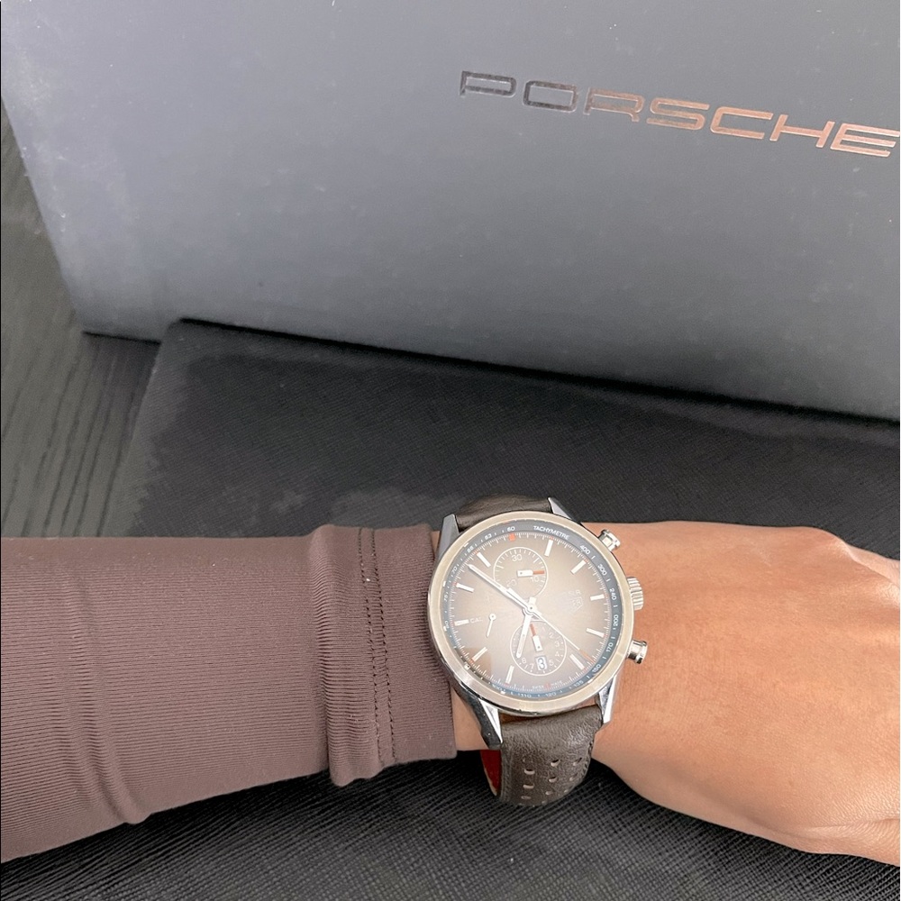 This is my husband’s watch, very good condition, he wear it a few time